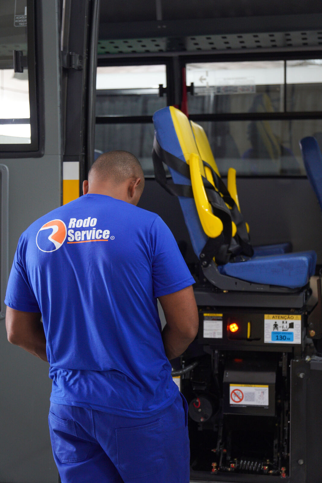 Técnico Rodo Service em atendimento
